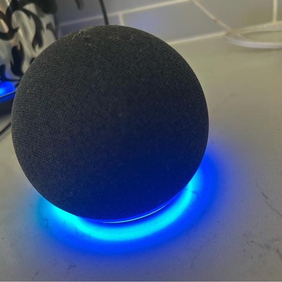 Alexa dot - Picture 3 of 3